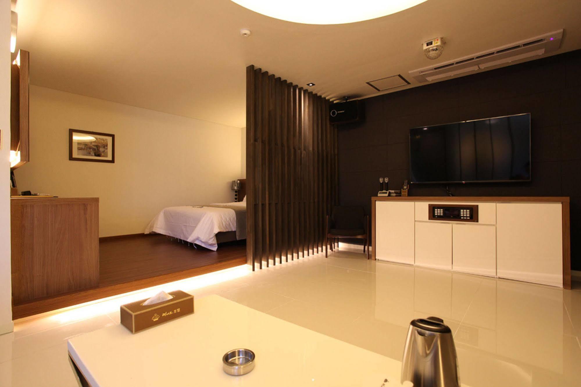 Drive In Hotel Tiamo Pocheon Buitenkant foto
